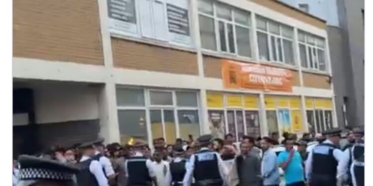 পূর্ব লন্ডনে হাসনাত আব্দুল্লার মতবিনিময়কে কেন্দ্র করে জামাত-এনপিপি‘র সাথে মিশন বাদামের ডিম যুদ্ধ