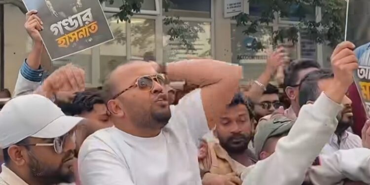 পূর্ব লন্ডনে হাসনাত আব্দুল্লার মতবিনিময়কে কেন্দ্র করে জামাত-এনপিপি‘র সাথে মিশন বাদামের ডিম যুদ্ধ