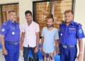 সাঁথিয়ায় নেশাখোর ছেলেকে পুলিশের হাতে তুলে দিলেন মা