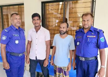 সাঁথিয়ায় নেশাখোর ছেলেকে পুলিশের হাতে তুলে দিলেন মা