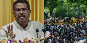 বিক্ষোভের মুখে শিক্ষামন্ত্রী ধর্মেন্দ্র প্রধানের ইস্তফা যন্তর মন্তর ছাড়ছেনা বেঙ্গাত্মক তেলাপোকা পার্টি