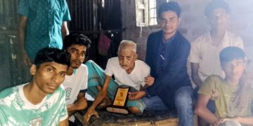 নবীগঞ্জে শতবর্ষী ও চিরকুমার মুকুন্দ চন্দ্র দাসকে ‘সনাতন-দীননাথ কল্যাণ ট্রাস্ট’-এর সম্মাননা স্মারক প্রদান